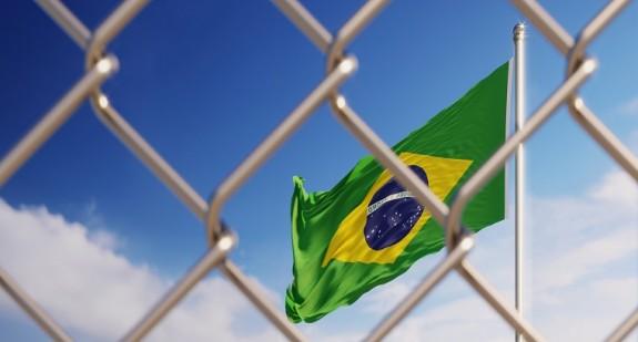 W Brazylii z koronawirusem walczą gangi narkotykowe