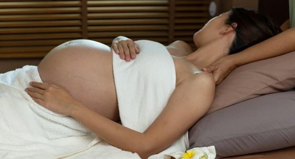 Jakie zabiegi kosmetyczne są bezpieczne w ciąży, a których lepiej unikać? Posłuchaj, co mówi ekspert 