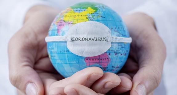 Czy można wierzyć w to, co o koronawirusie przeczyta się w sieci? Ekspert obala największe mity!