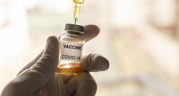 Czy naukowcy z Uniwersytetu Oksfordzkiego wynaleźli skuteczną szczepionką przeciwko koronawirusowi? Wyniki są obiecujące