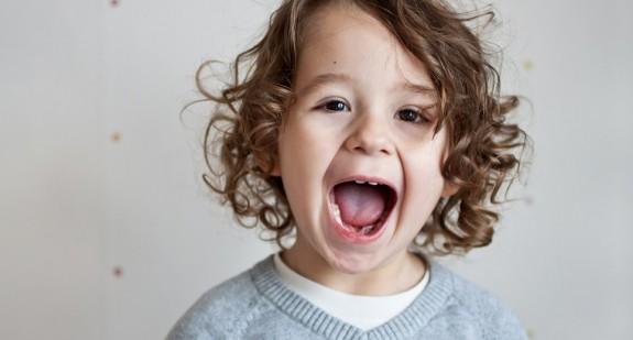 Jak wspierać rozwój mowy dziecka? Ekspertka zwraca uwagę na popularny błąd rodziców