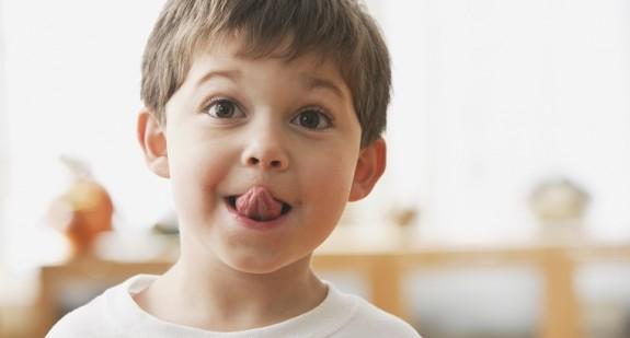 Poparzenie języka – na czym polega leczenie? Jak leczyć oparzenie języka domowymi sposobami?
