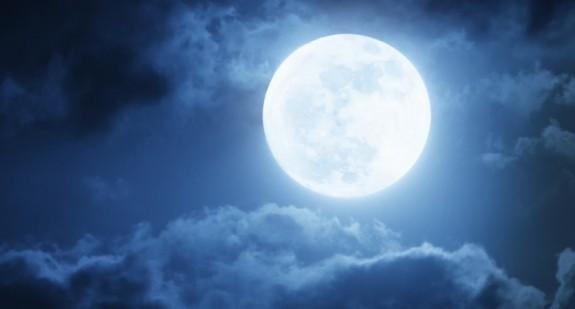 Wpływ pełni księżyca na organizm człowieka i jego zdrowie. Dlaczego fazy księżyca wpływają na samopoczucie?