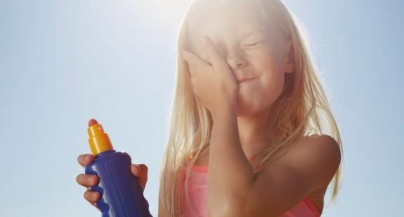 Jakie są rodzaje filtrów przeciwsłonecznych? Dobieranie preparatów ochraniających przed promieniowaniem UV