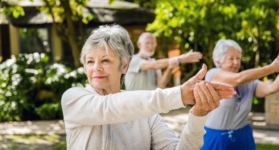 Ćwiczenia dla seniorów – przykłady i ich znaczenie dla zdrowia