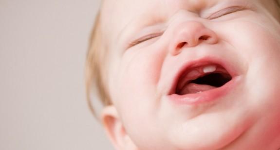 Zęby mleczne – kiedy wypadną pierwsze zęby mleczne?