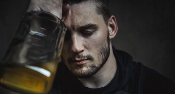Fazy alkoholizmu – charakterystyka poszczególnych etapów choroby alkoholowej