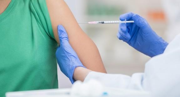Powszechniejsze szczepienia przeciwko grypie mogą ułatwić diagnozowanie COVID-19