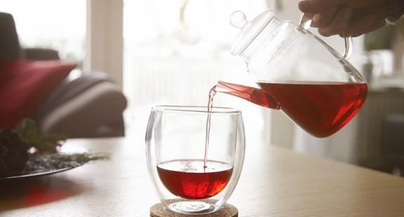 Teina w herbacie – co wiadomo o herbacianej postaci kofeiny?