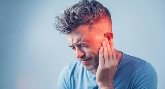 Kiedy pojawić się może ból ucha przy przełykaniu?