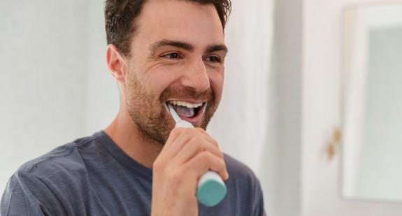Jaką pastę do zębów i szczoteczkę używać przy paradontozie?