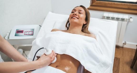 Liposukcja ultradźwiękowa – jakie są efekty zabiegu i ile razy należy go powtórzyć?