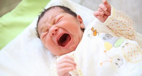 Zatwardzenie u niemowlęcia – jak rozpoznać i jak pomóc dziecku?