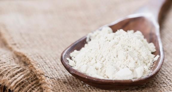 Mąka orkiszowa – czy zawiera gluten? Właściwości prozdrowotne i zastosowanie. Przepis na naleśniki i chleb orkiszowy 