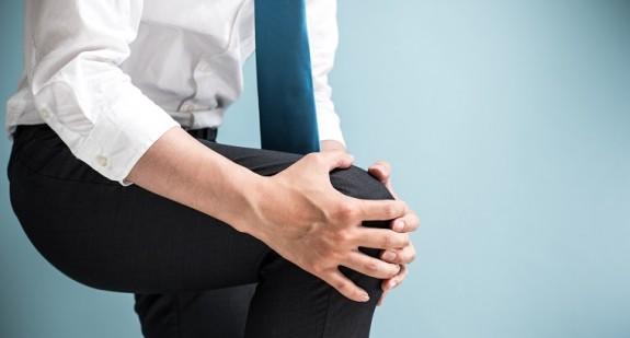 Staw kolanowy – budowa. Kiedy boli i jak go leczyć? Ćwiczenia na staw kolanowy