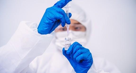 Szczepionka na koronawirusa  dostępna w Polsce prawdopodobnie już w tym roku - ma nadzieję szef GIS