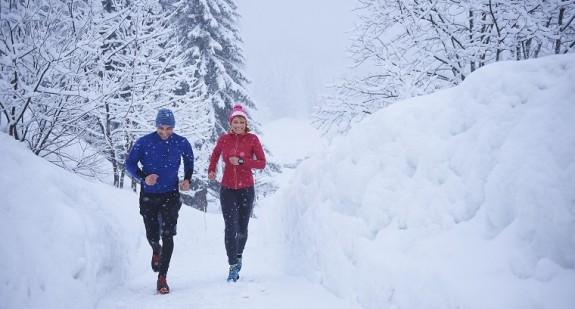 Bieganie zimą – jak się do niego przygotować? Gdzie i jak biegać?