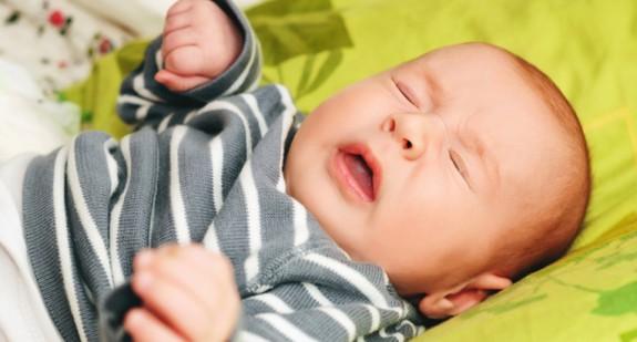 Kichanie u noworodka i niemowlaka - co oznacza? 