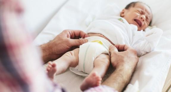 Jak rozpoznać kolkę u noworodka i niemowlęcia? Jak postępować?