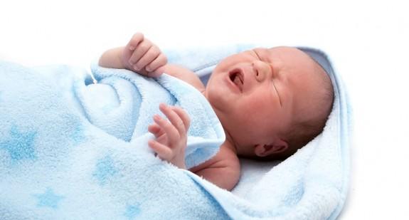 Jakie są objawy kolki u noworodka? Domowe sposoby na kolkę jelitową
