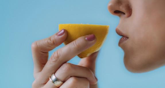Kobiety częściej tracą węch i smak z powodu koronawirusa