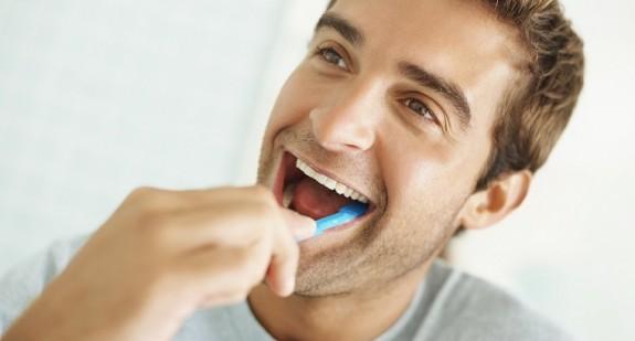 Problemy z erekcją, alzheimer, a nawet rak – do tego mogą się przyczynić zaniedbane zęby!