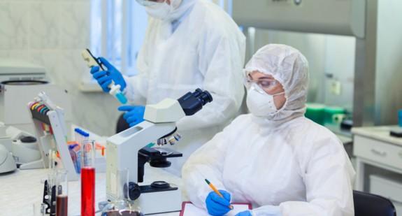 Już 131 laboratoriów wykrywa w Polsce koronawirusa. Oto ich lista