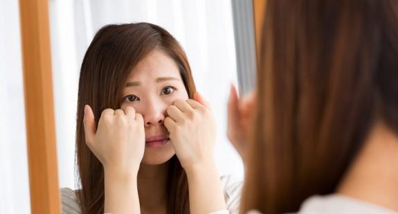 Opuchnięta twarz – przyczyny i sposoby zapobiegania. Wpływ diety i alkoholu