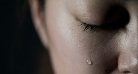 Czy można się zakazić koronawirusem przez łzy?