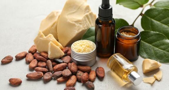 Masło kakaowe na twarz, ciało i włosy – właściwości kosmetyczne i lecznicze, stosowanie