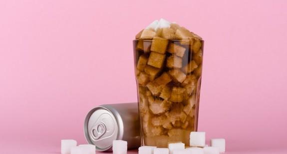Od kwietnia słodkie napoje będą droższe. Czy wyższe cenny skłonią nas do zmiany nawyków?