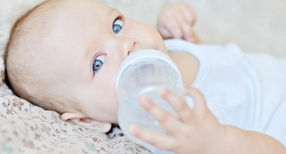Jak wygląda próchnica butelkowa u dzieci? Przyczyny, objawy i leczenie