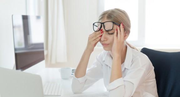 Poranny ból głowy – najczęstsze przyczyny i sposoby leczenia
