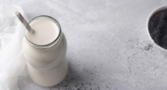 Co to jest mleko makowe i jak je przygotować? Działanie mleka makowego