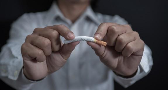 Polacy palą mniej papierosów w czasie kwarantanny
