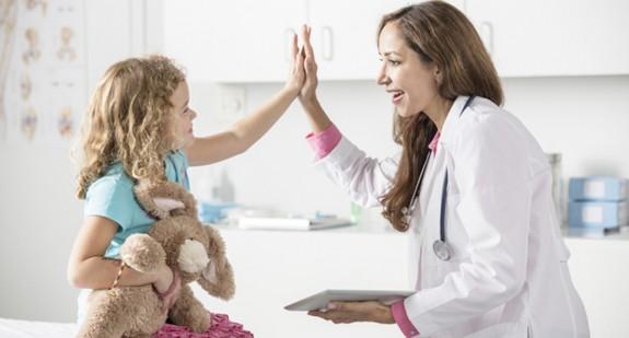 Kim jest pediatra i czym się zajmuje? Jakie cechy powinien mieć dobry pediatra?