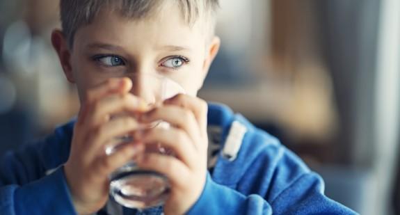 Jak przekonać dzieci do picia wody? Scenariusze lekcji na nauczycieli 