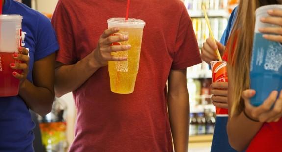 Singapur chce wprowadzić zakaz  reklamowania słodkich napojów!