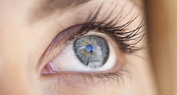Szkliste oczy – na co mogą wskazywać zaszklone oczy u dziecka i u dorosłego?