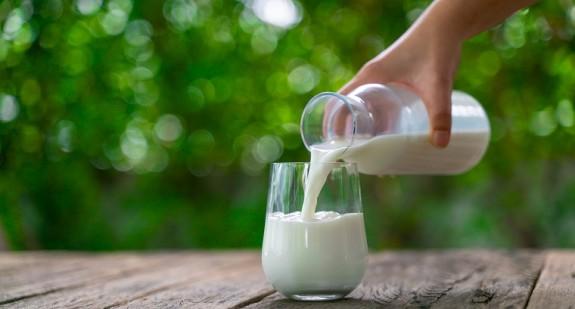 Jakie są objawy alergii na mleko? Co powoduje uczulenie na mleko?