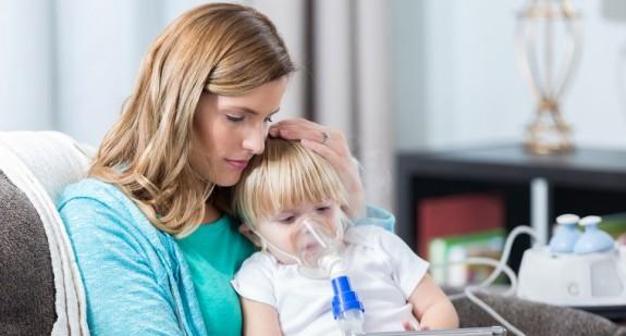 Inhalator czy nebulizator – które urządzenie lepiej sprawdzi się u dziecka?