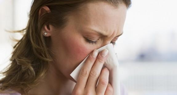 Kontakt z wirusami zwykłego przeziębienia może zwiększać odporność na koronawirusa SARS-CoV-2