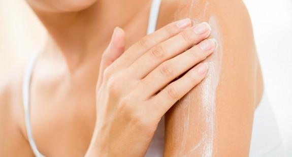 Pierwsza pomoc przy problemach ze skórą. Jak dbać o skórę, która wymaga szczególnej pielęgnacji?  