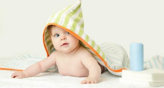 Emolienty dla noworodków i niemowląt – kiedy warto je stosować?