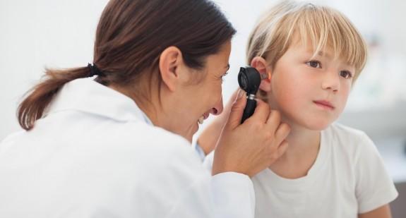 Zapalenie ucha środkowego: przyczyny, objawy, leczenie i możliwe powikłania