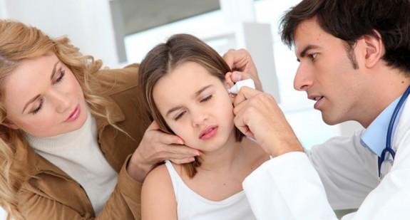 Powikłaniem po grypie może być ostre zapalenie ucha środkowego – ostrzegają eksperci 