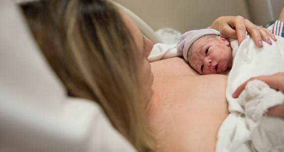 Poród w domu – czy zwiększa śmiertelność noworodków?