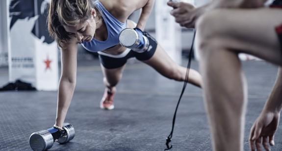 Fitness sylwetkowy – zasady, dieta, przebieg treningu