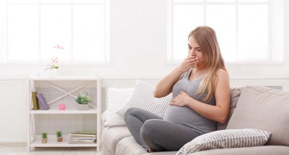 Wymioty w ciąży – skąd się biorą wymioty w ciąży i jak sobie z nimi poradzić?