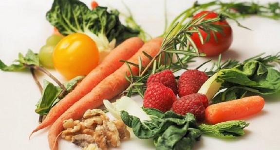 Zdrowa dieta dla całej rodziny – jak przyrządzać posiłki, aby były bogate w wartości odżywcze i witaminy?